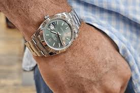 Why Investing in a Rolex Watch Business is a Smart Move