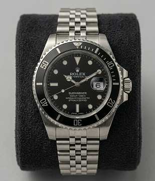 Rolex Submariner Date – The Ultimate Everyday Luxury That Solves Style & Durability Problems